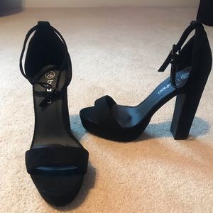 black boohoo heels